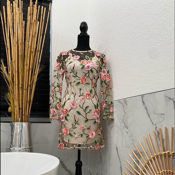 Dresses & Skirts - Very cute pink dress